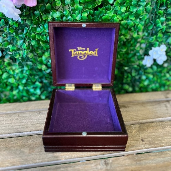 Disney Princess Rapunzel Tangled Mosaic Cherry Wood Jewelry Keepsake Box - Picture 6 of 11